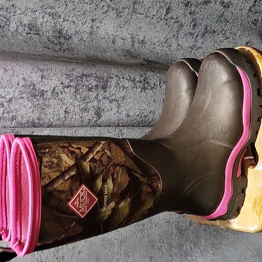 Muck boot pink/ camo womens size 7